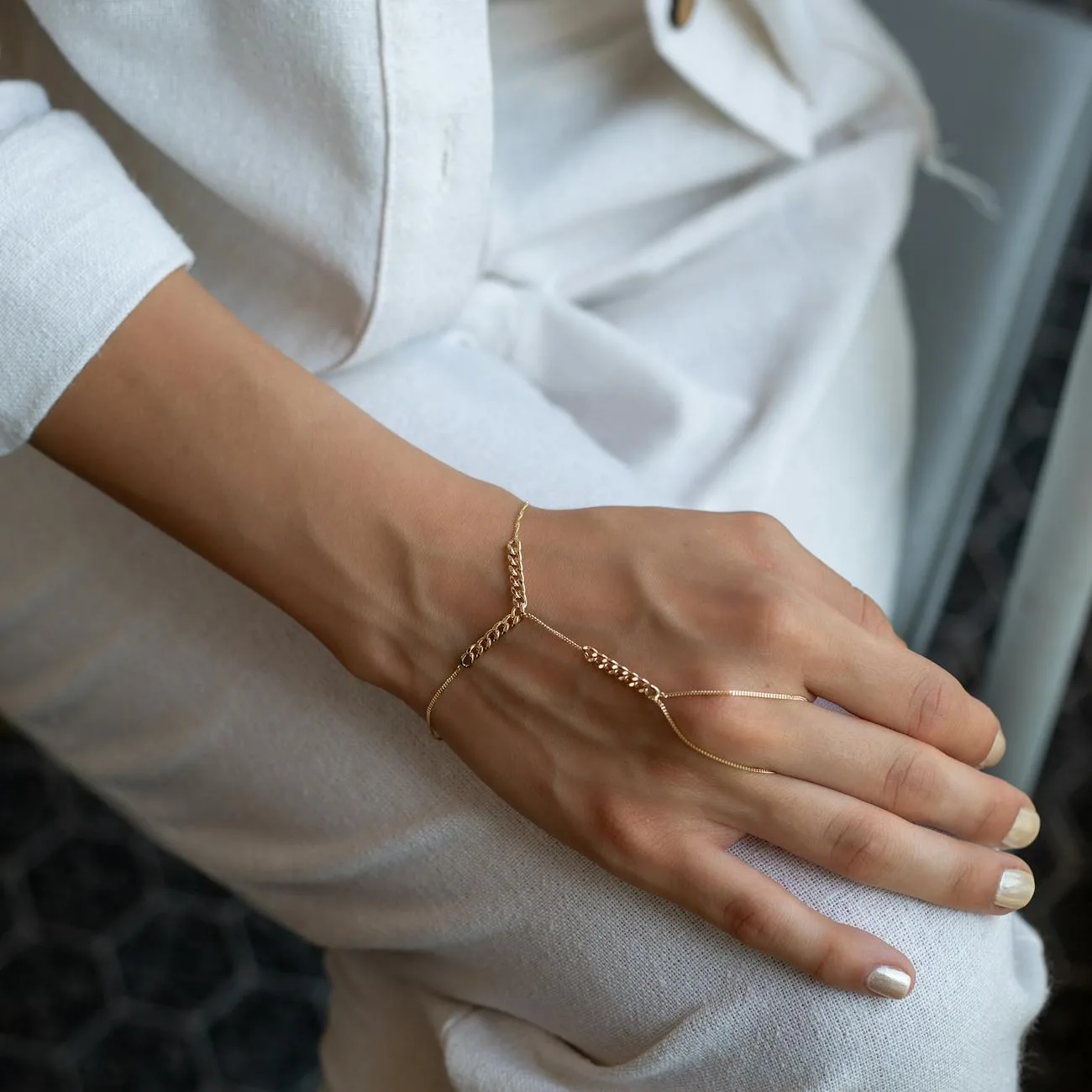 Statement-Ring · Aquamarin im Krappenfassung
